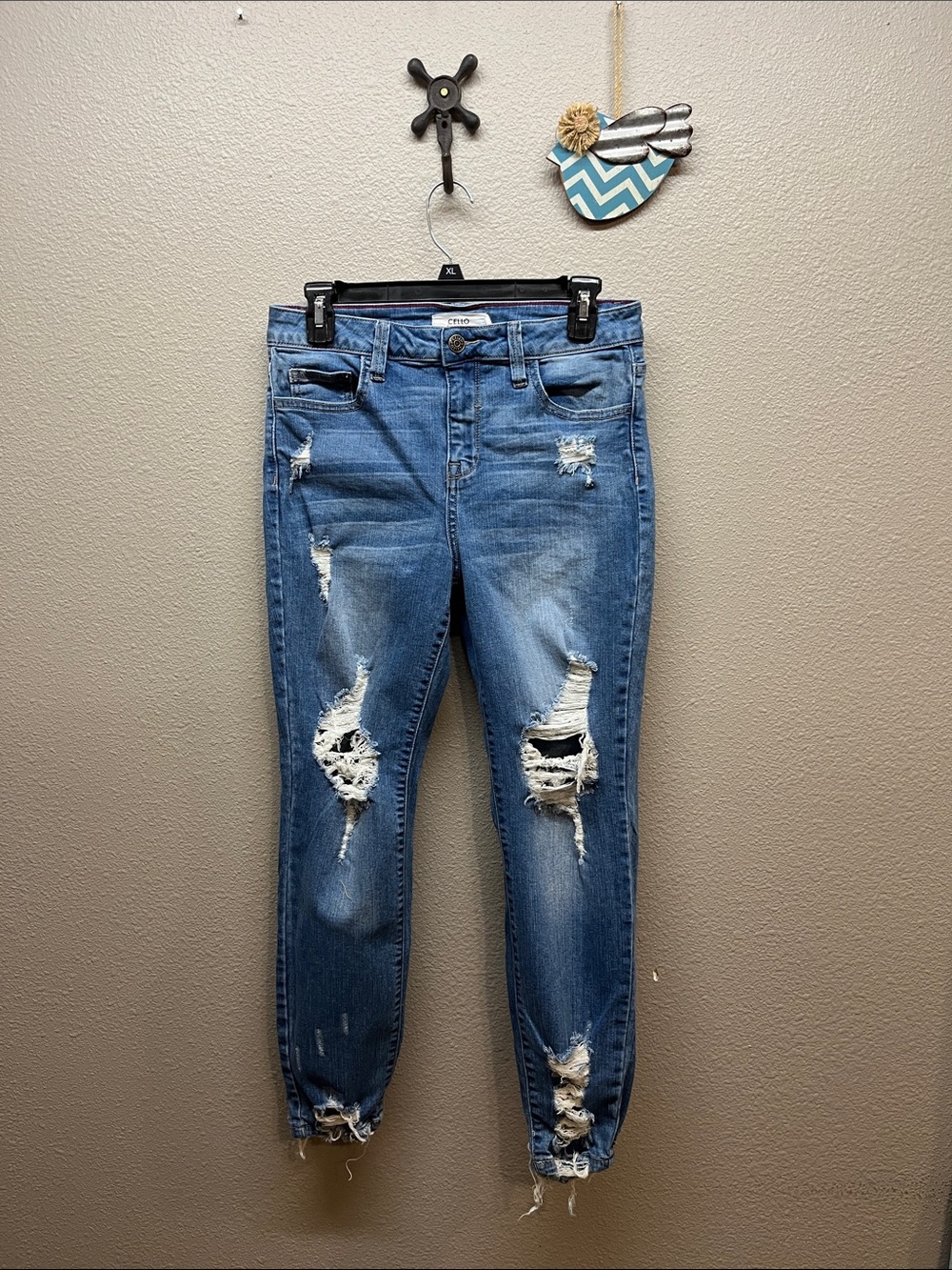 Cello distressed jeans size 11